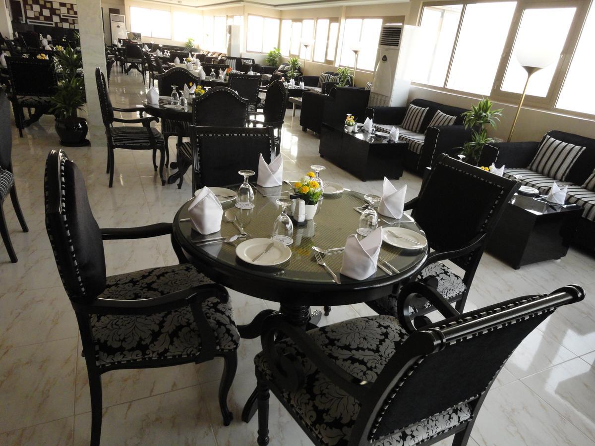 Al Andalus Plaza Hotel Манама Екстериор снимка