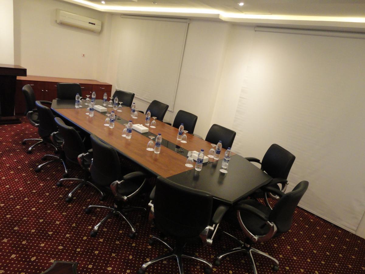 Al Andalus Plaza Hotel Манама Екстериор снимка